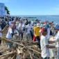 PLN menggelar aksi membersihkan Pantai Blue Marlin di Gorontalo yang tercemar sampah pada Rabu (5/6). Kegiatan ini diikuti oleh 1.000 relawan dari berbagai instansi.