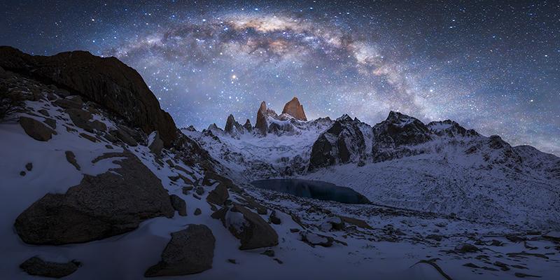 Fikri Muharom berhasil memenangkan penghargaan Fotografer Terbaik Asia Tenggara dalam ajang The Pano Awards lewat karyanya yang berjudul The Volcanoes Theatre, menampilkan keindahan Gunung Bromo.